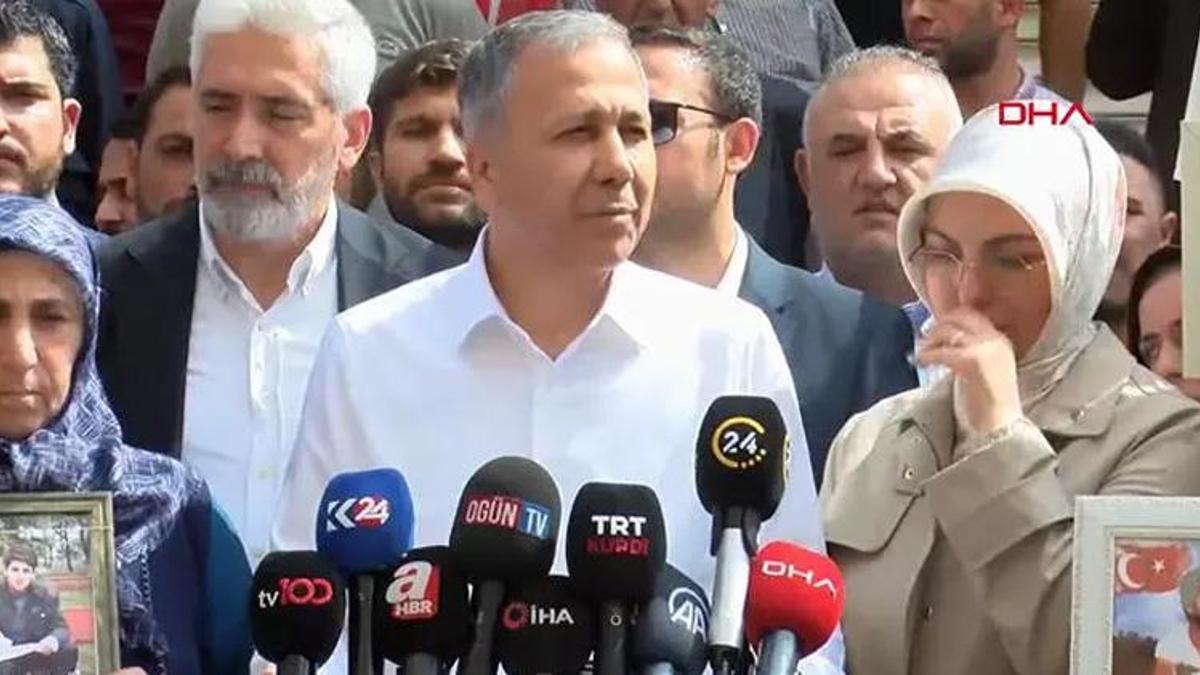 İçişleri Bakanı Ali Yerlikaya'dan Diyarbakır Anneleri'ne ziyaret