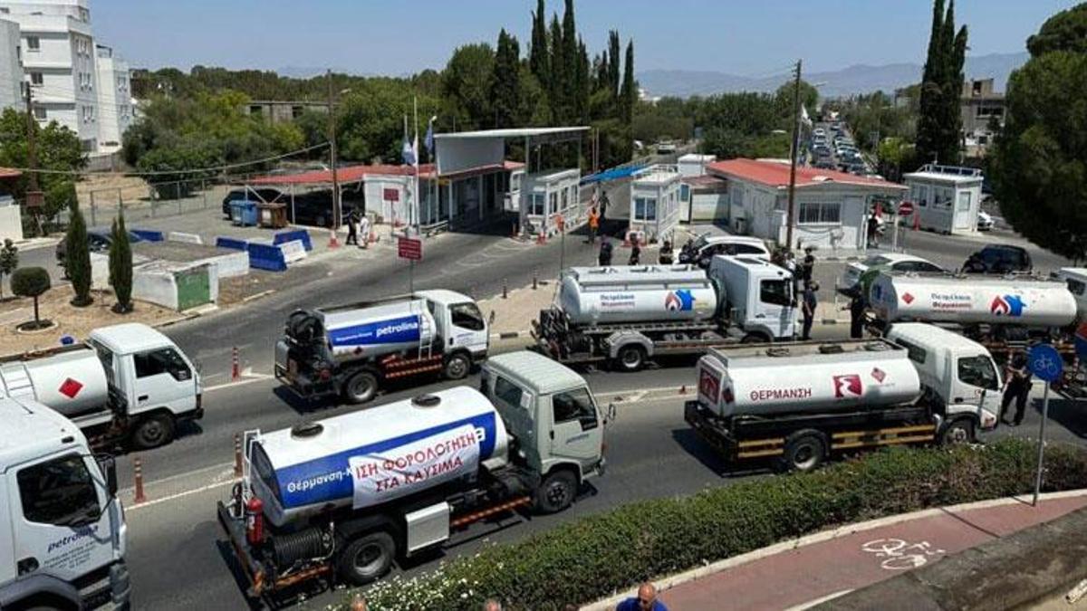 Rum akaryakıt istasyonları KKTC'den yakıt alınmasını protesto etti