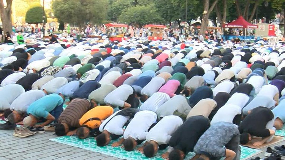 İstanbul'da bayram namazı coşkusu
