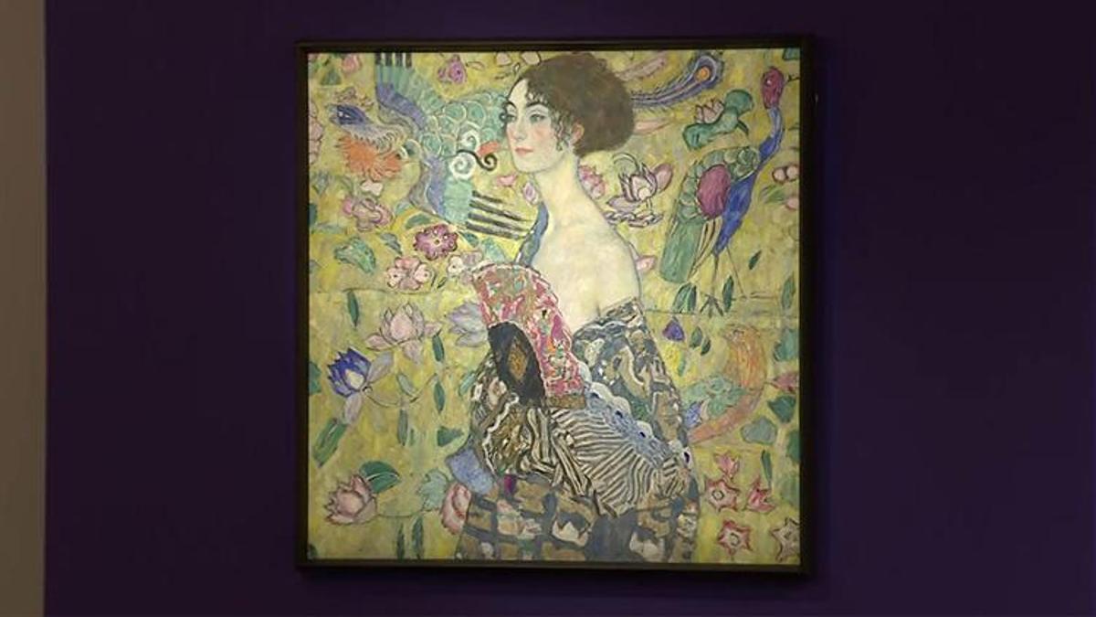 Ressam Klimt’in 'Yelpazeli Kadın' portresi 85 milyon sterline satıldı
