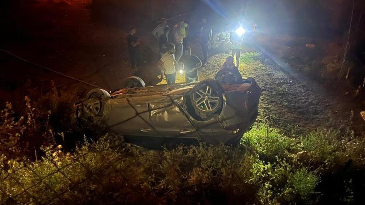 Siirt'te otomobil evin bahçesine devrildi : 6 yaralı