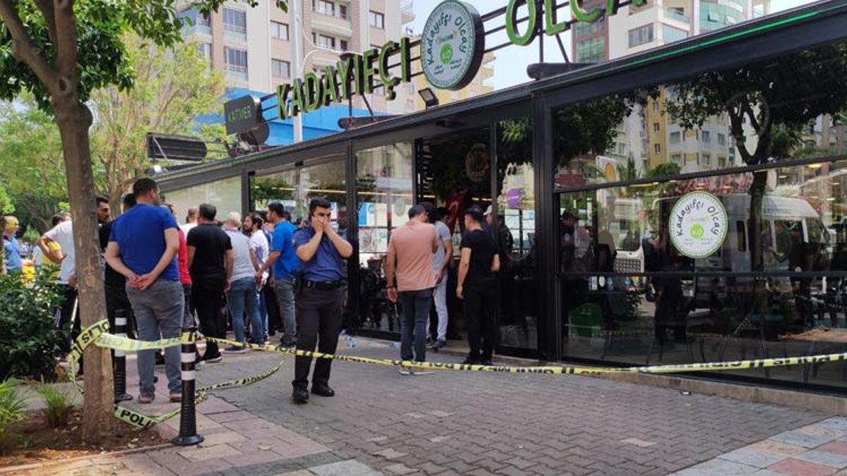 Çalıştığı tatlıcıdaki platonik aşkını öldürüp intihar etti