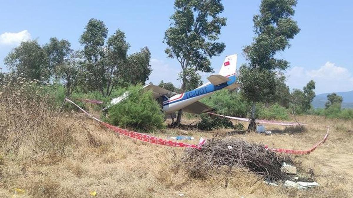 İzmir Selçuk’ta özel bir uçak araziye düştü: 2 yaralı