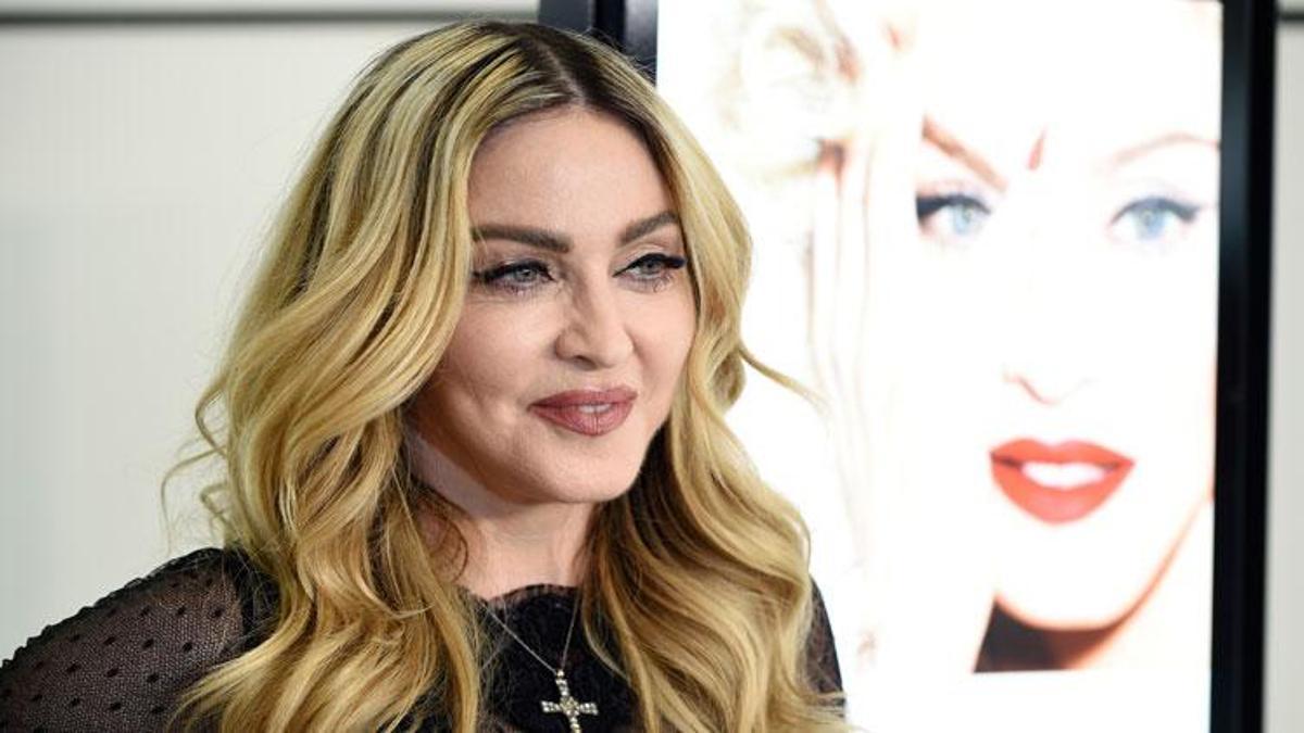 Dünyaca ünlü sanatçı Madonna hastaneye kaldırıldı! Dünya turnesi ertelendi