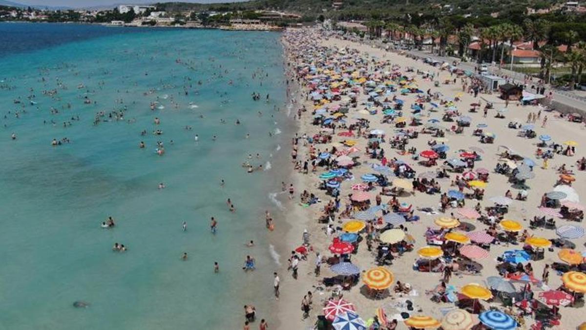 Tatilciler bayramın ikinci gününde de Çeşme’ye akın etti