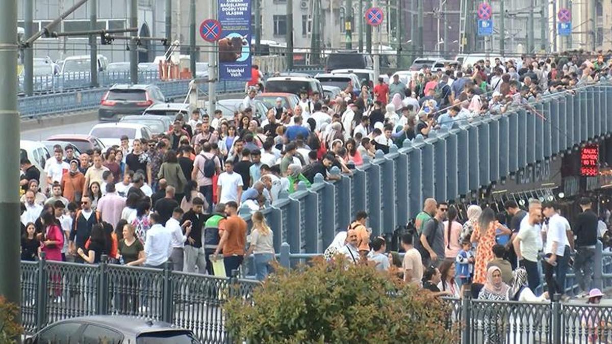 İstanbullular bayramda akın etti! Uzun kuyruklar oluştu