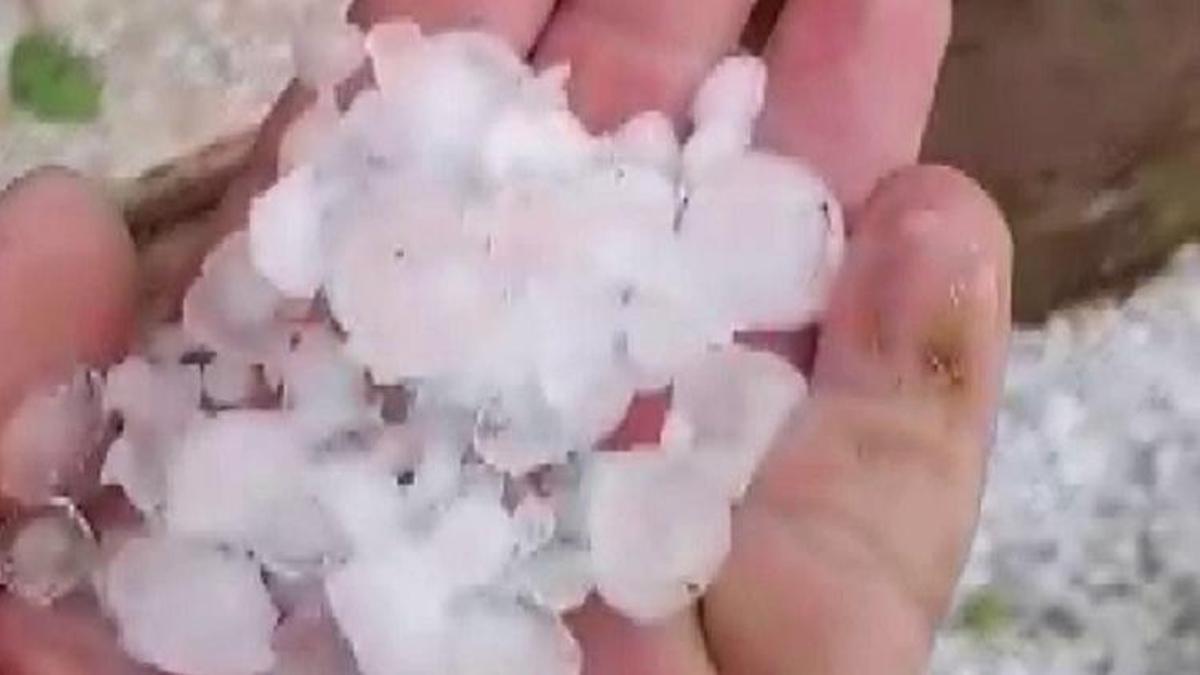 Haziran ayında dolu yağdı! Her yer beyaza büründü