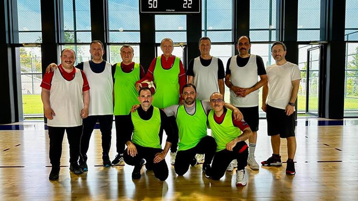 Cumhurbaşkanı Erdoğan basketbol maçı yaptı, Mustafa Varank o anları paylaştı