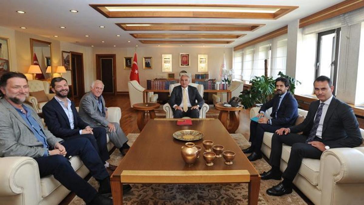 Bakan Ersoy, ünlü yapımcı James Brock ile bir araya geldi