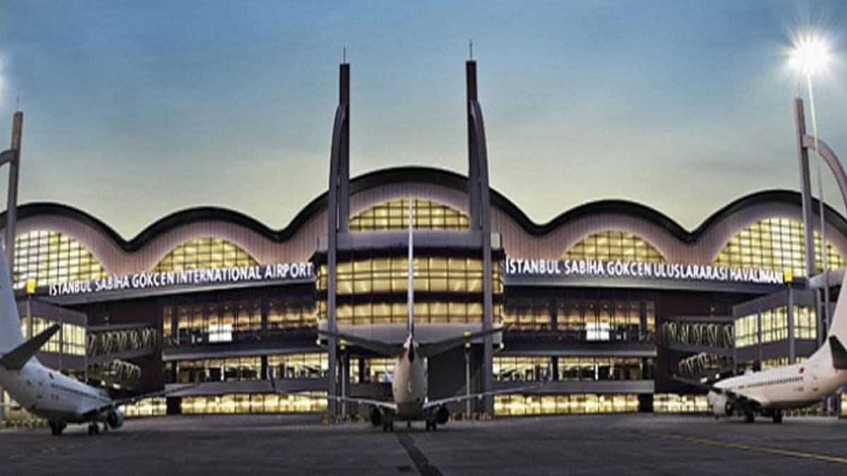 Uçakta İsrail yolculardan kabin memuruna taciz!