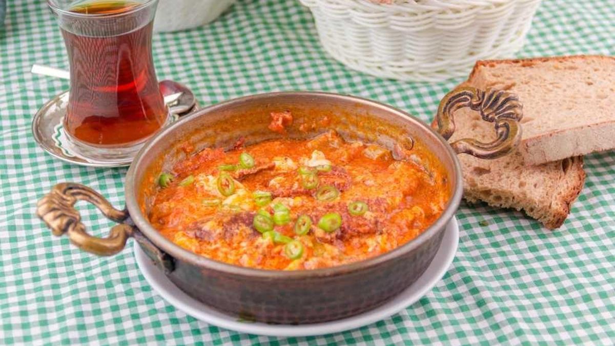 Menemen Kaç Kalori? Menemen Besin Değerleri Ve Kalorisi...