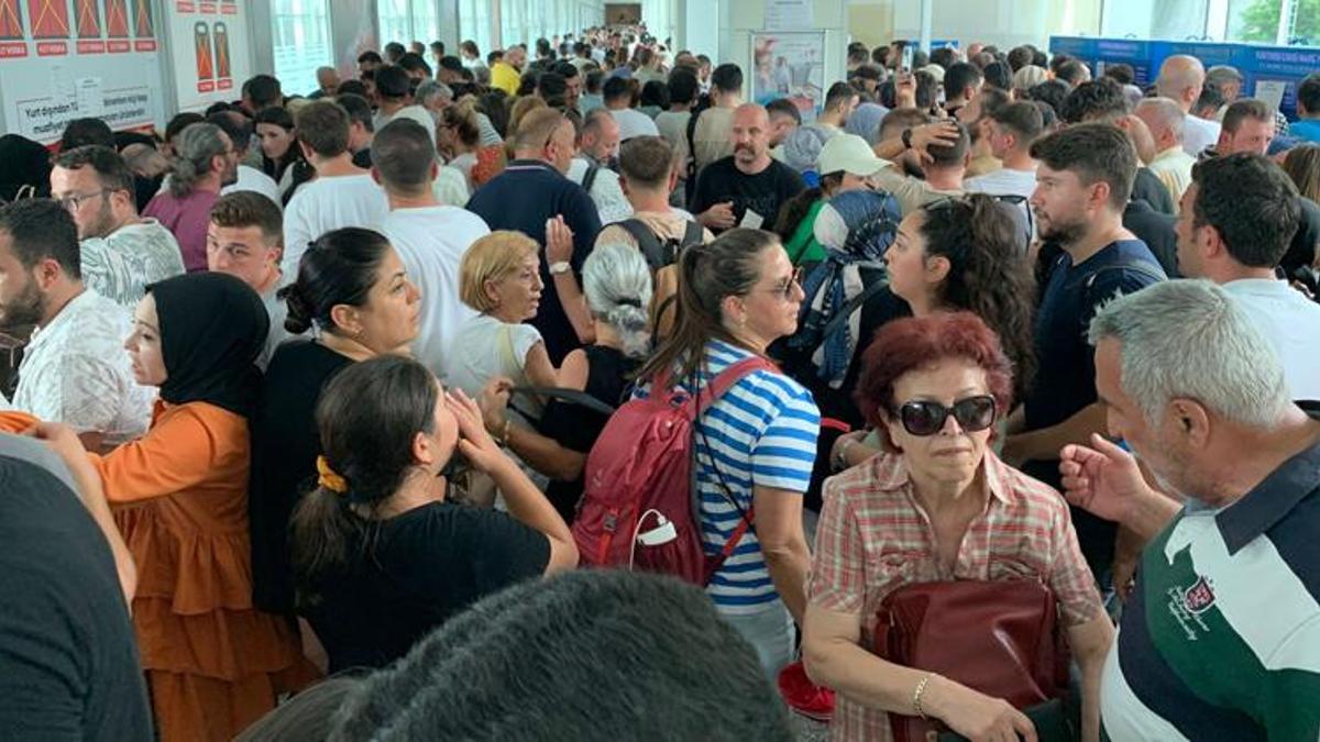 Telefon harç parası arttı, Sarp Sınır Kapısı'na akın başladı