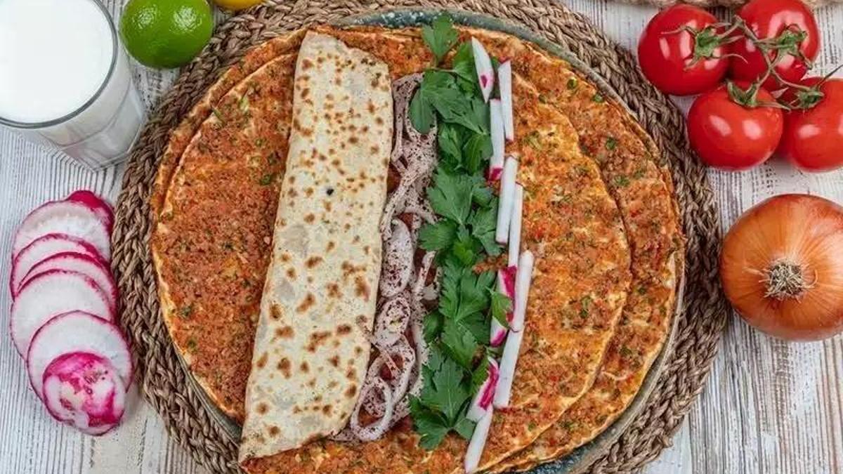 Lahmacun Kaç Kalori? Lahmacun Besin Değerleri Ve Kalorisi...