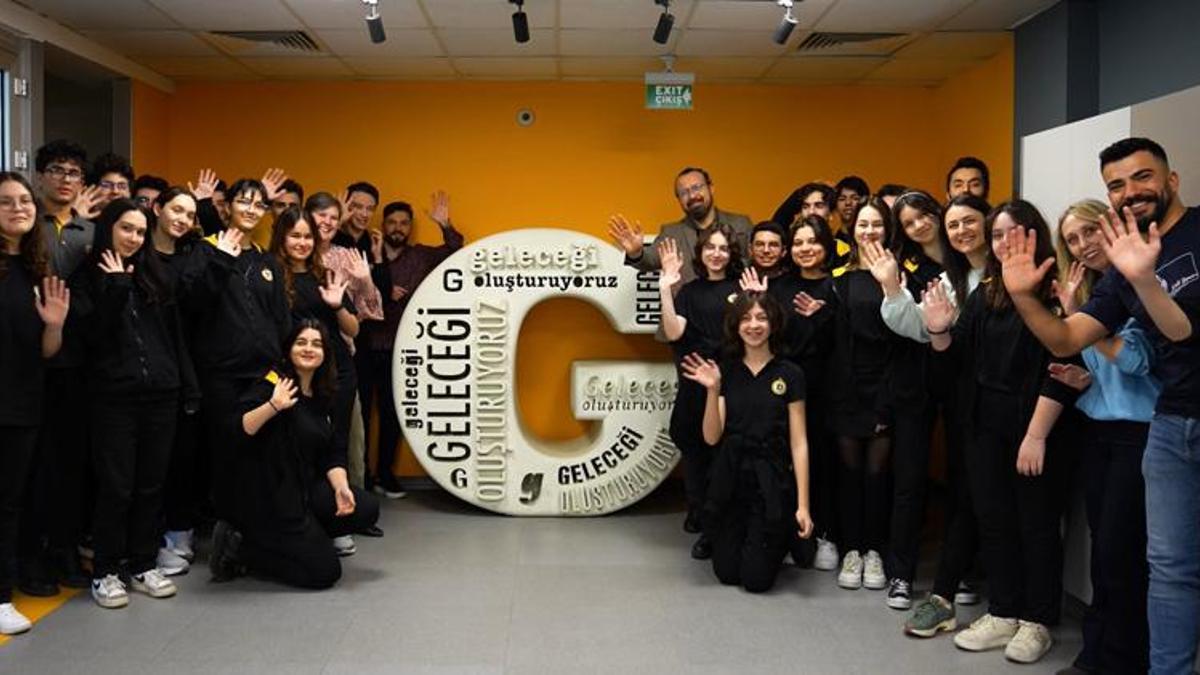 Demirören Medya Lisesi'ne büyük övgü! 'Dünyanın en iyi üniversitelerinde okuma fırsatı sunacak'