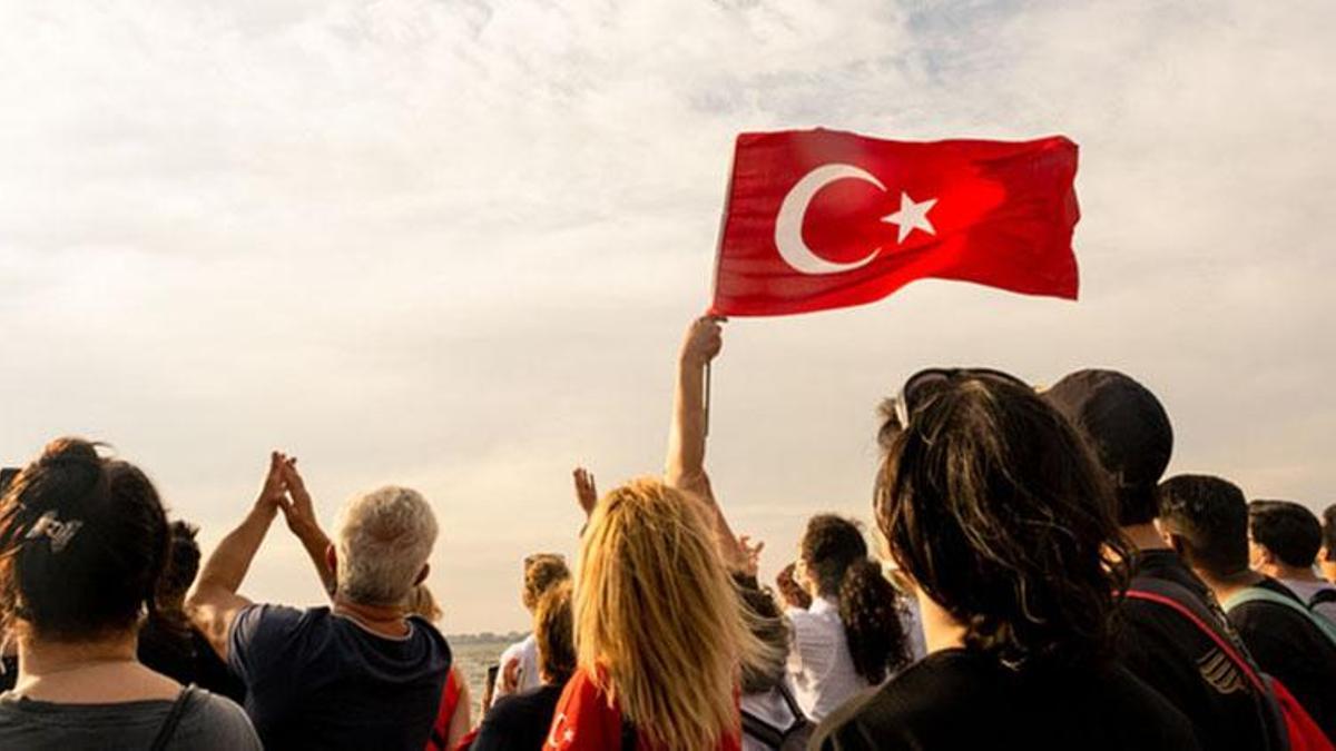 15 TEMMUZ ŞİİRLERİ: Kısa, 1-2-3-4 kıtalık en güzel duygusal 15 Temmuz ile ilgili şiirler