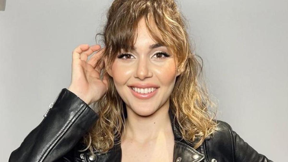 Berfu Yenenler’den bikinili pozlar! 'İki çocukla böyle fizik'