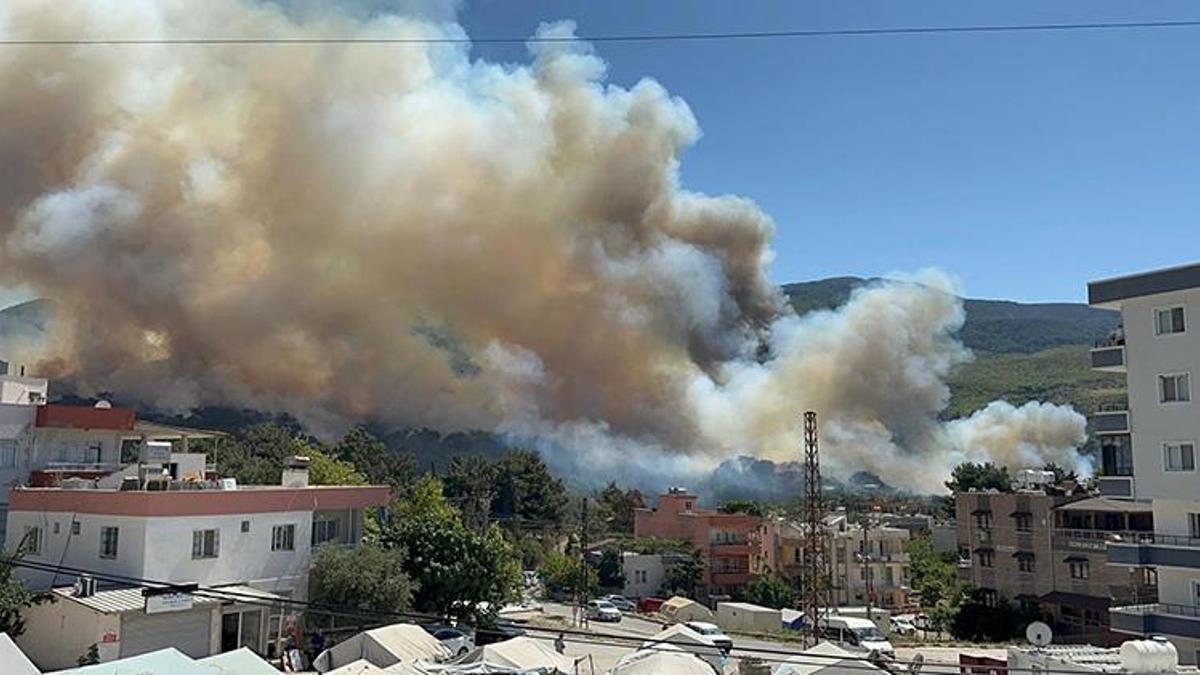 Hatay'da orman yangını! Bir köy tahliye edildi, müdahale sürüyor