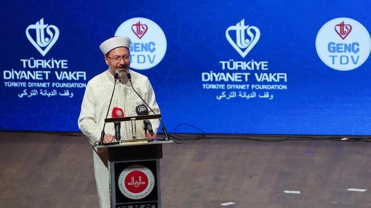 Diyanet İşleri Başkanı Erbaş: Bizim geleceğe yönelik yatırımımız istikbalimizi ahlaklı gençlere emanet etmemizdir