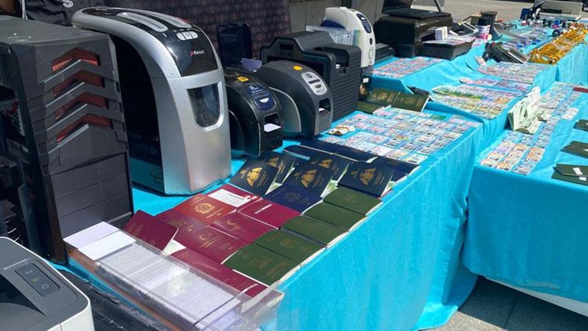 İstanbul'da sahte pasaport operasyonu :4 kişi tutuklandı