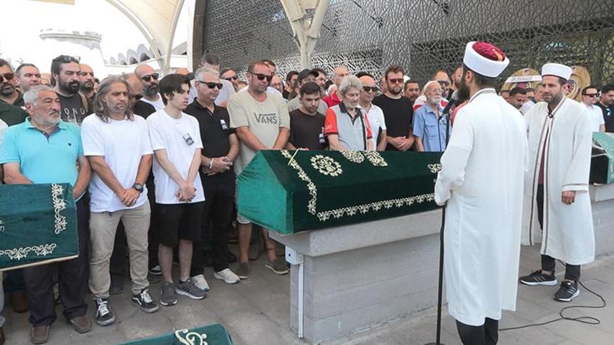 Kadıköy'de polisten kaçan sürücünün çarptığı bisikletli son yolculuğuna uğurlandı