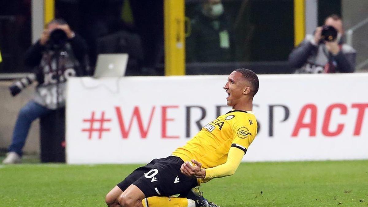 Fenerbahçe'nin yeni transferi Rodrigo Becao İstanbul'da