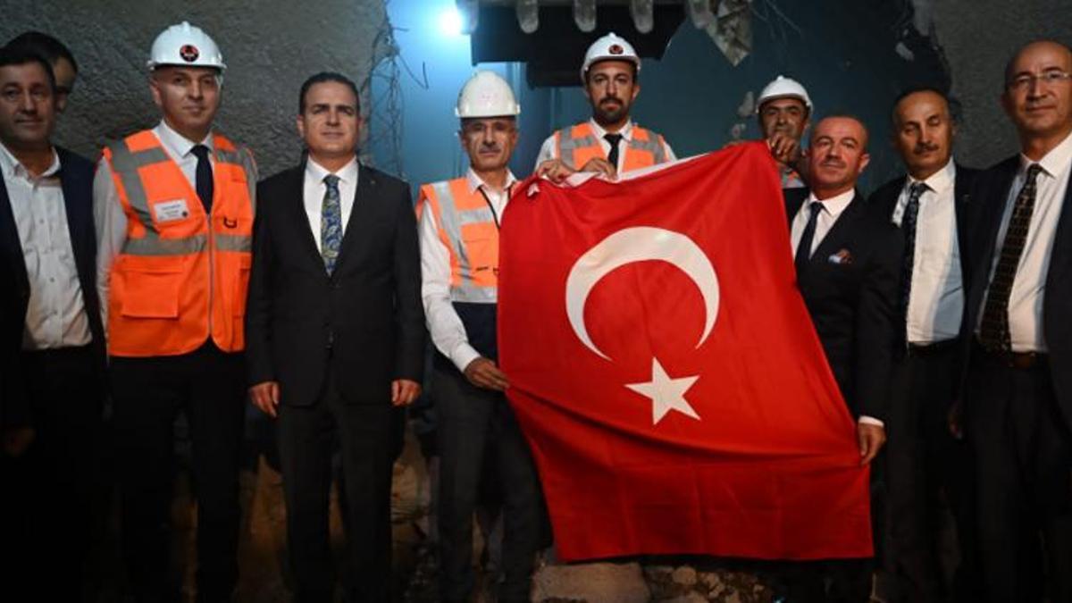Bakan Uraloğlu: Hakkari-Yüksekoava seyahat süresi 1 saat 15 dakikadan 50 dakikaya inecek