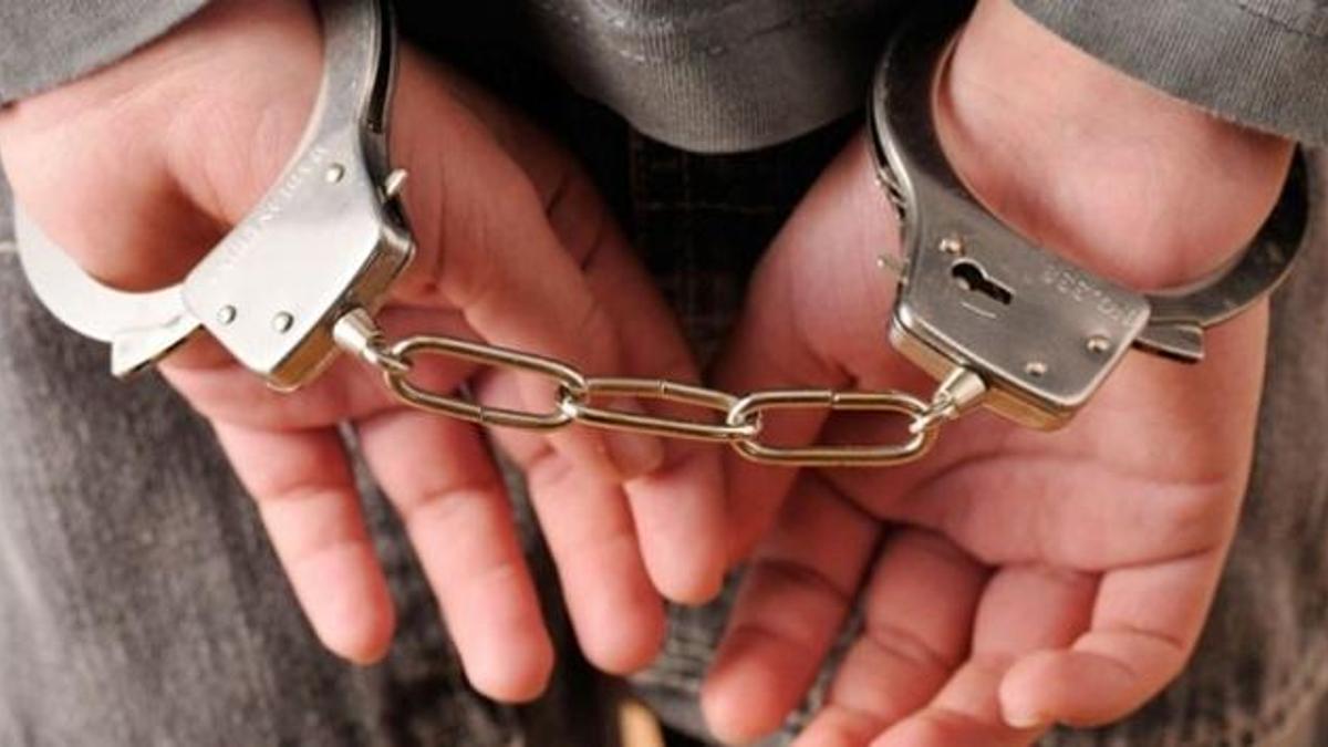 Deprem bölgesindeki yardımları evine götüren polis: Kaybolmaması için eve götürdüm