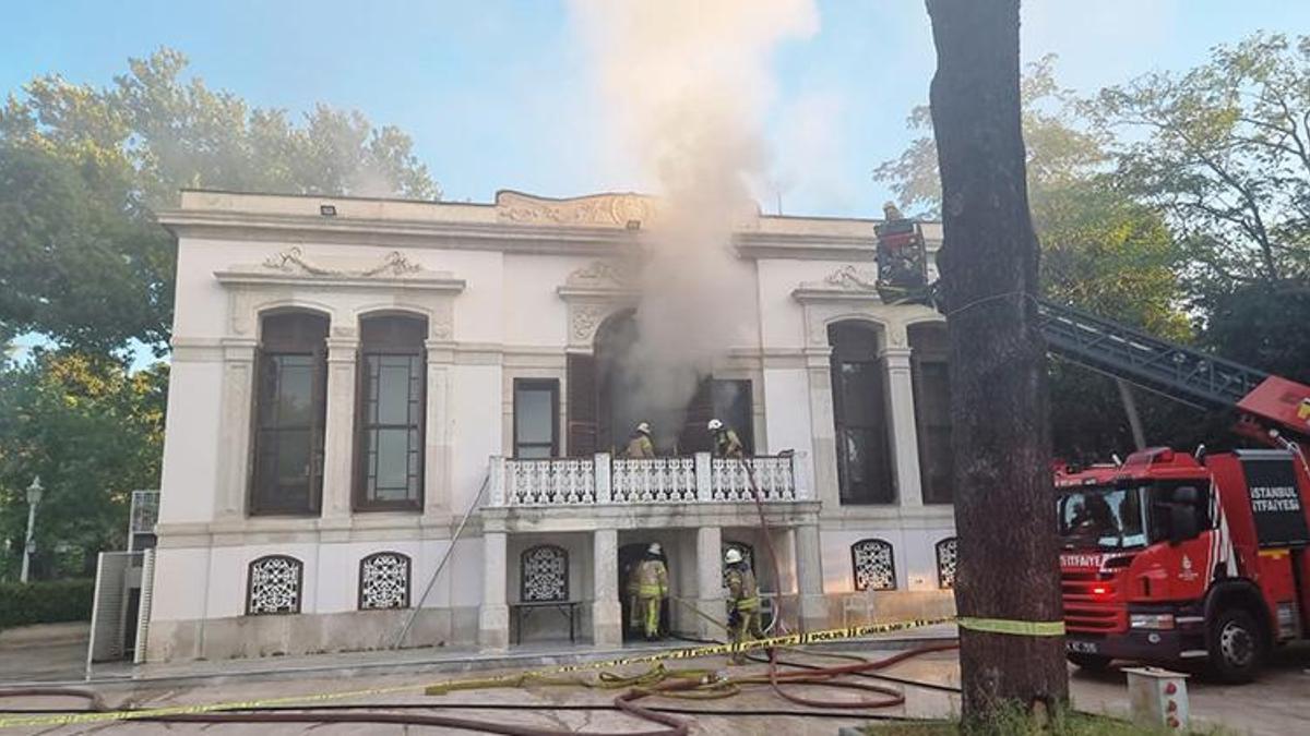 Beşiktaş Yıldız Parkı'nda bulunan Çadır Köşkü'nde yangın