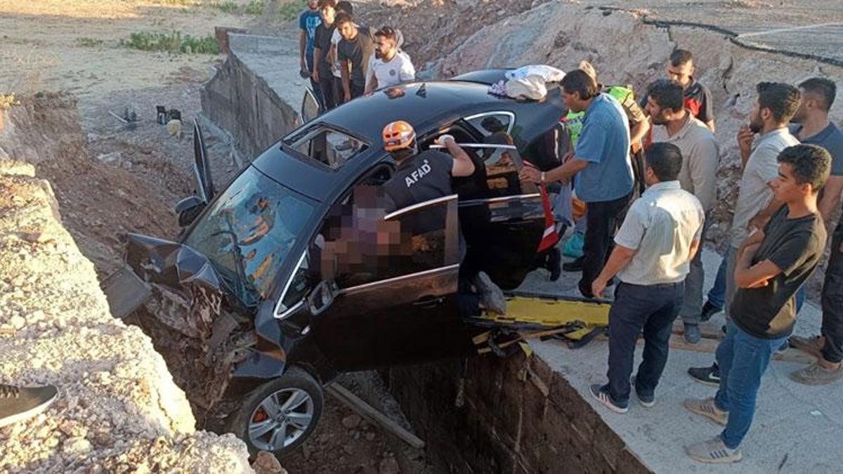 Feci olay! Kapalı yola giren otomobil çukura düştü: 1 ölü, 4 yaralı