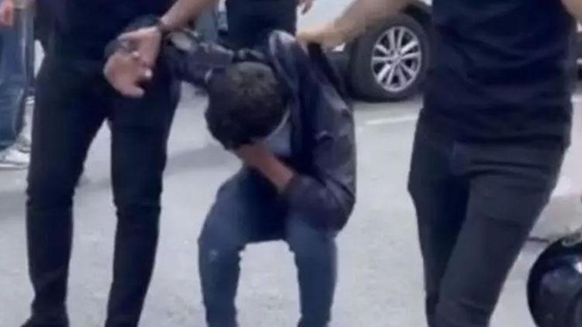 Hamile kadını gasp etti, vatandaşlar yakalayıp dövdü