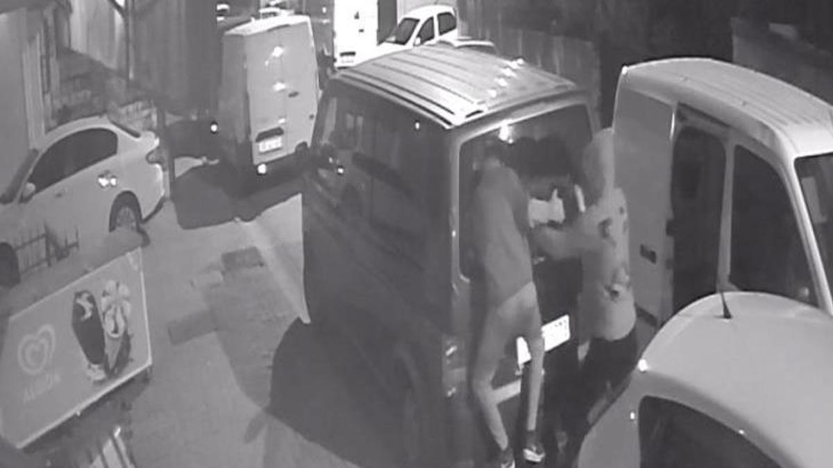 İstanbul'da ilginç hırsızlık durumu Araca yol verip devam ettiler