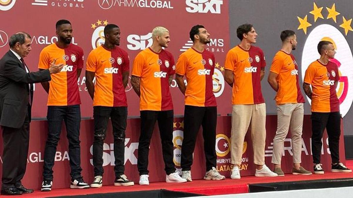 Galatasaray'dan imza şov! Yıldızları görücüye çıktı