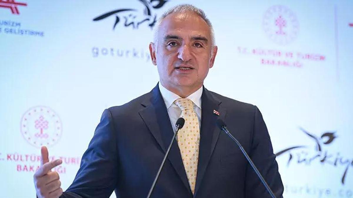 Bakan Ersoy: 6 ayda 22 milyon turist, 21 milyar gelir