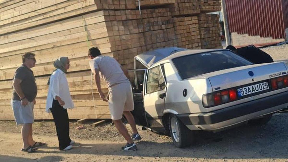 Otomobil, kerestelere çarptı: 5 yaralı