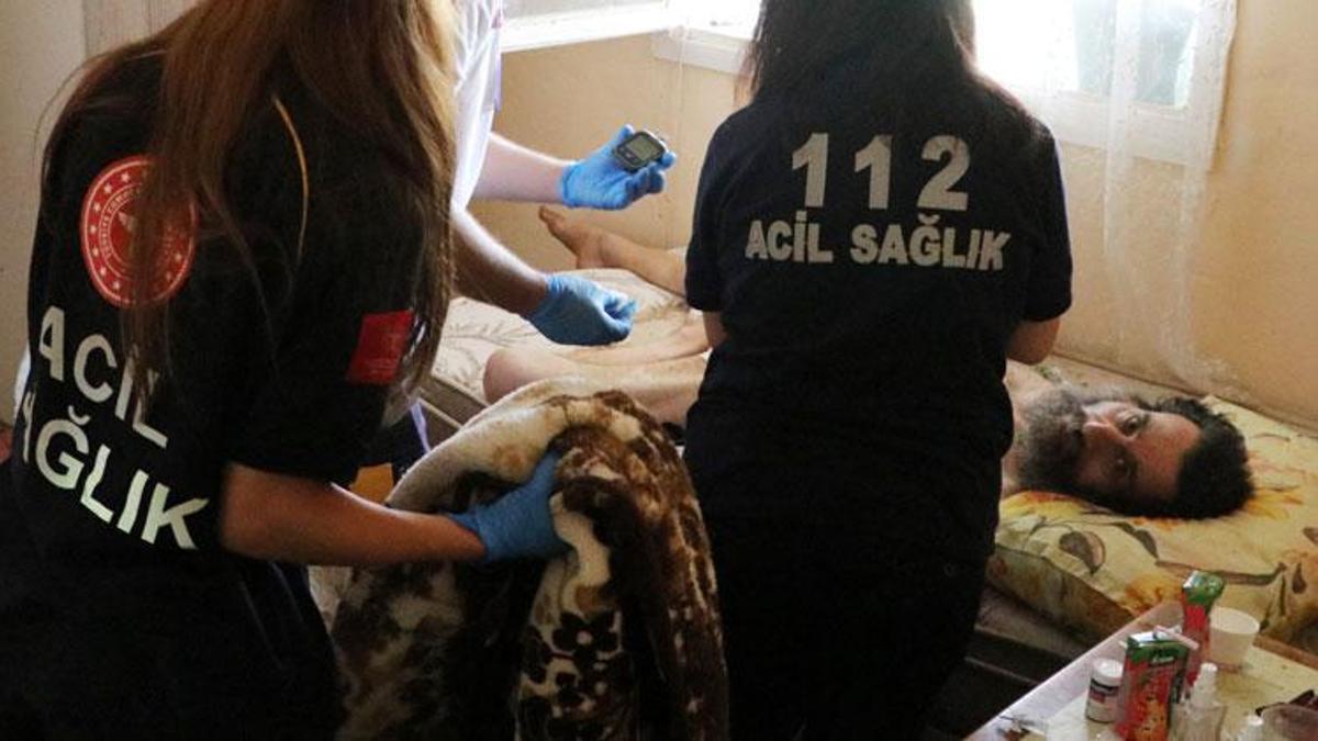 Ailesini ziyarete geldi hayatının şokunu yaşadı! Çöp evde babasını ölüme terk edilmiş halde buldu