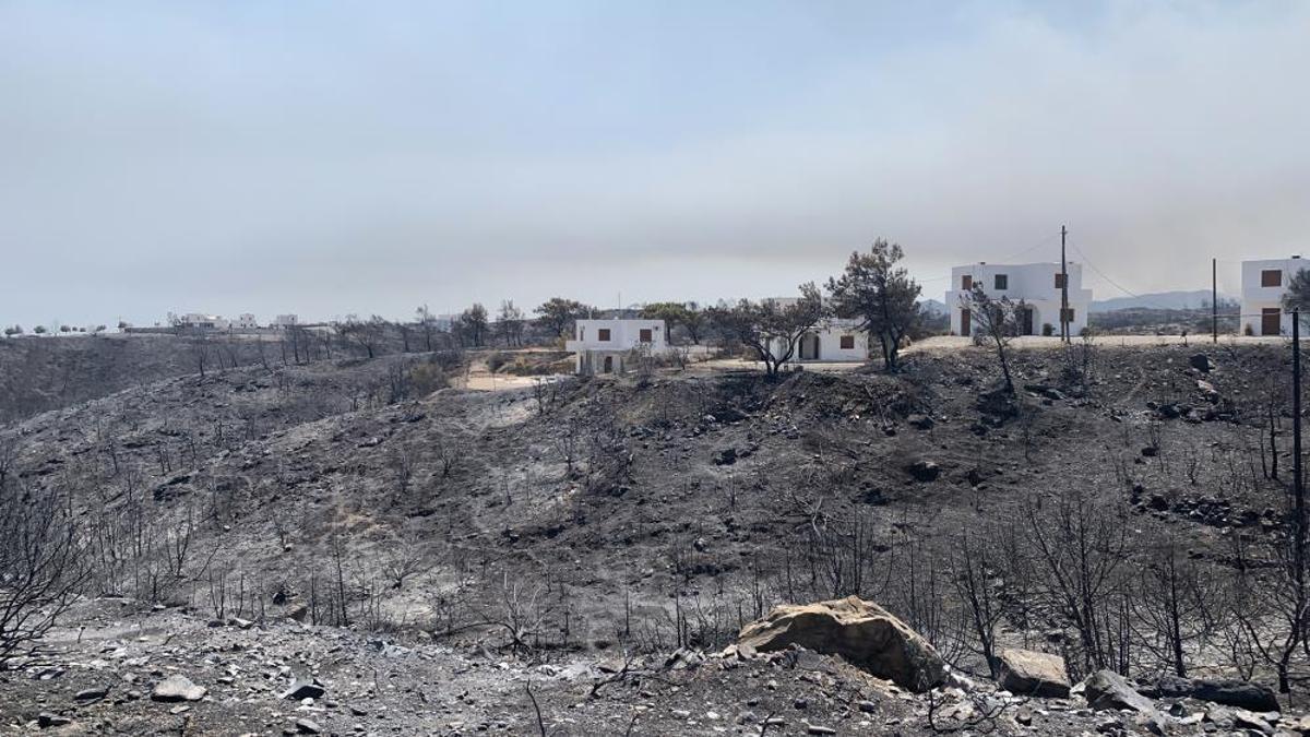 Yunanistan’dan yangınlardan etkilenen turistlere bir hafta ücretsiz tatil sözü