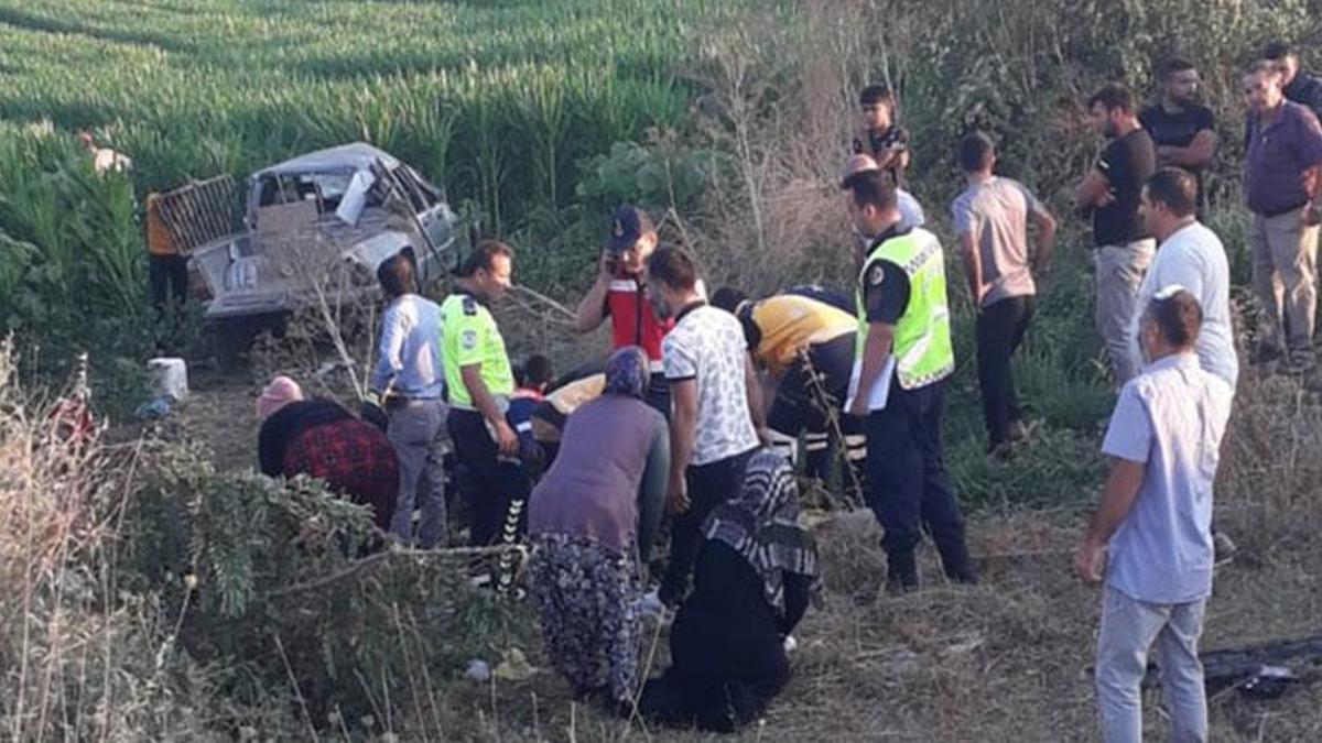 Bursa'da korkunç kaza! Mevsimlik işçileri taşıyan kamyonet tarlaya savruldu: 3 ölü, 11 yaralı