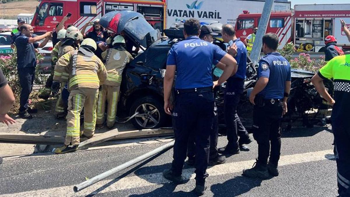 Sancaktepe'de lastiği patlayan TIR cipe çarptı: 2 ölü, 4 yaralı