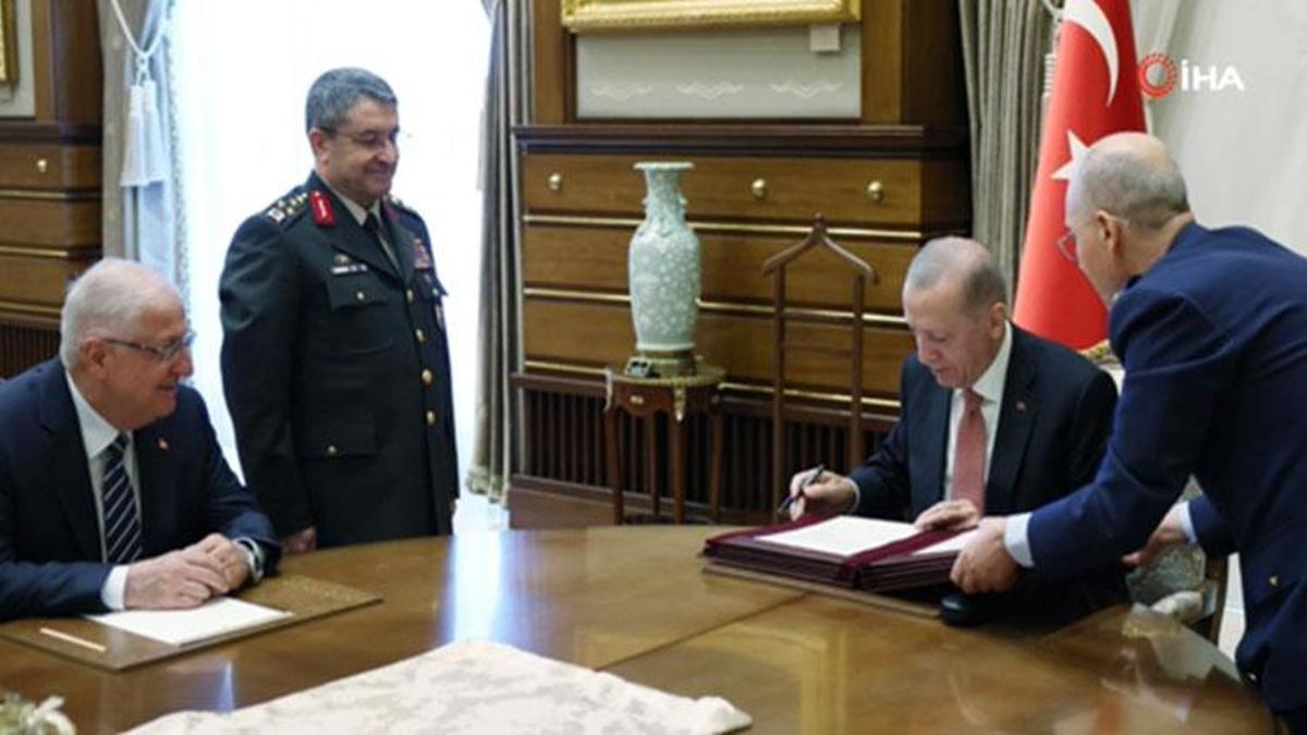 YAŞ kararları Resmi Gazete'de yayımlandı? YAŞ kararları 2023 listesi Resmi Gazete!