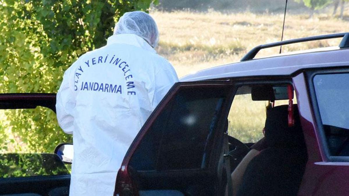 Otomobilde göğüslerinden silahla vurulmuş kadın ve erkek cesedi bulundu