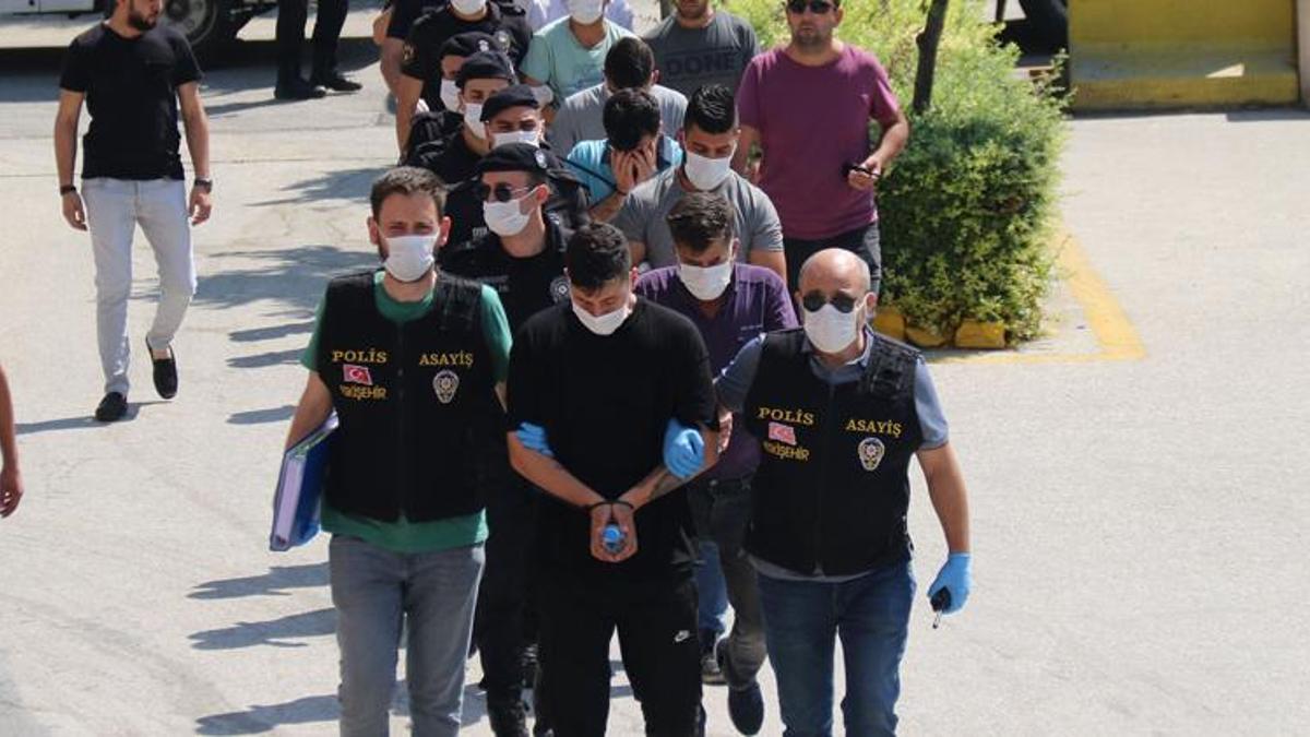 'Yan bakma' kavgası savaşa dönüştü! Bir kişi öldü