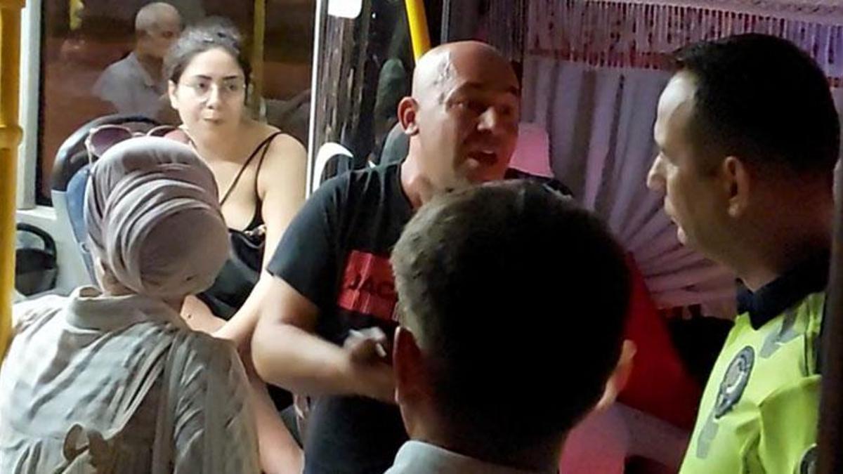 Antalya'da 40 derece sıcakta klimayı açmayan şoför 'Psikolojim bozuldu' diyerek araçtan indi
