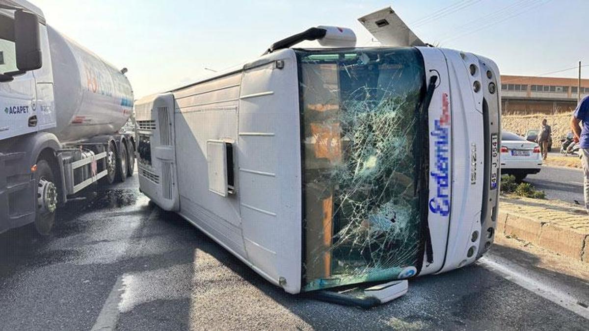 Manisa'da işçi servis midibüsü devrildi; 25 yaralı