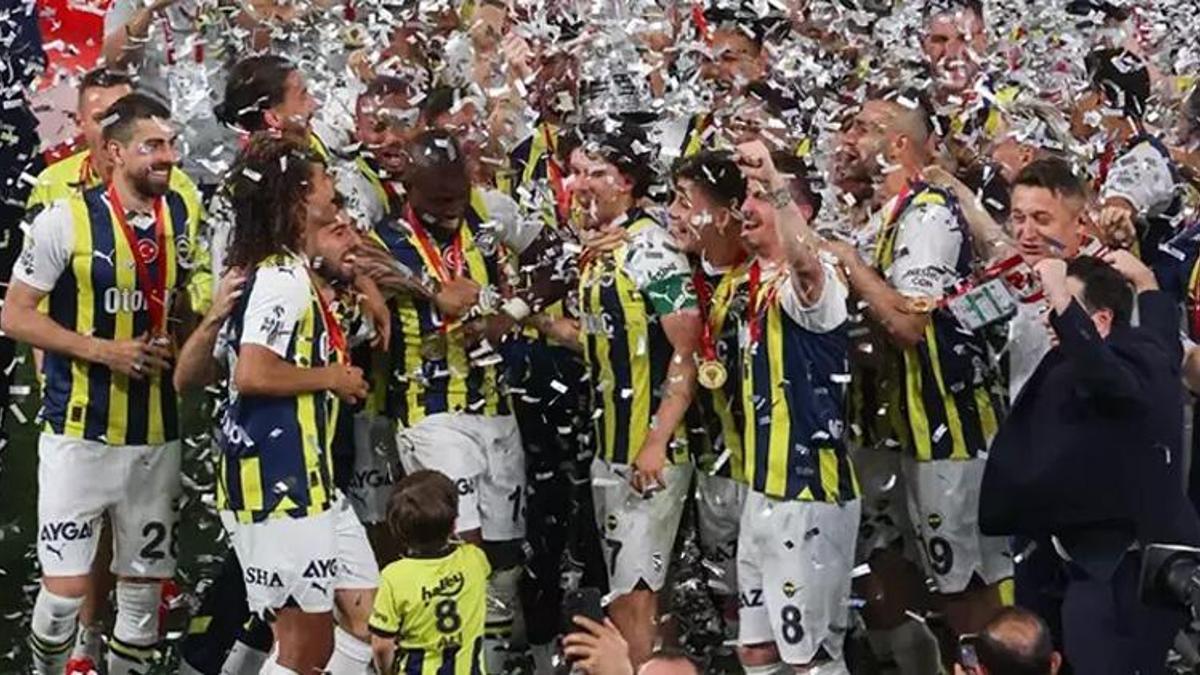 Fenerbahçe seremoniye 5 yıldızlı formayla çıkmıştı! PFDK'dan flaş karar