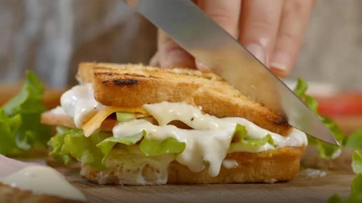 Kafede yeni uygulama: Tost kesme ücreti! Fişini paylaşınca gündem oldu