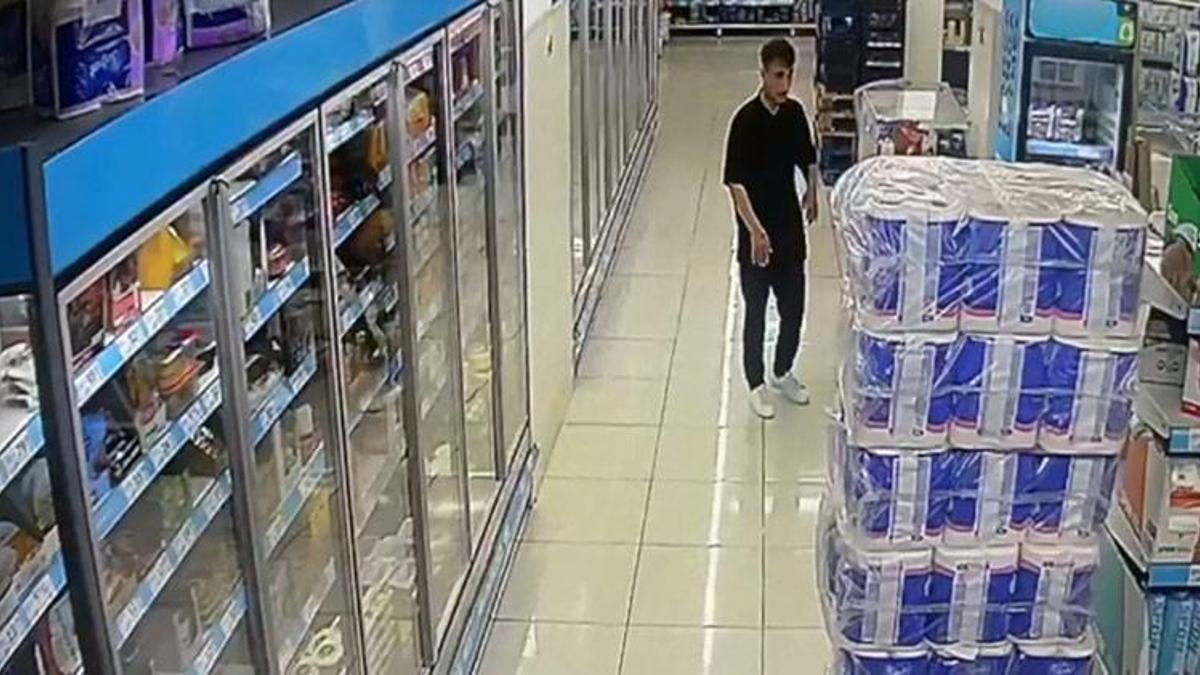 Marketteki dolaptan 7 bin 500 lira değerinde, 30 taşınabilir hard disk çaldı