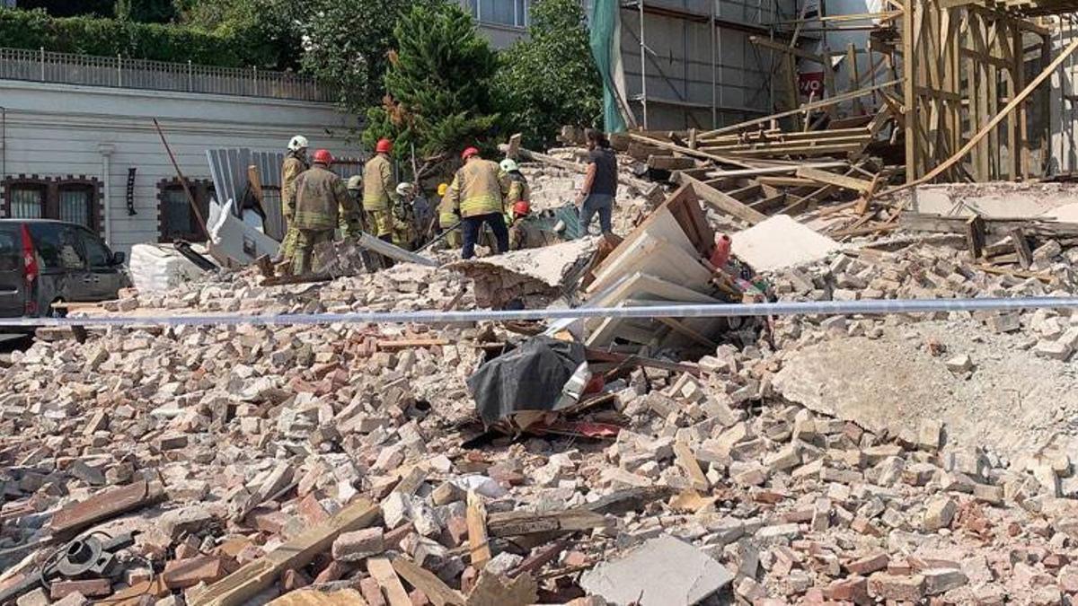 Kuruçeşme'de restorasyon çalışmalarında 4 katlı bina çöktü: 1 ölü, 1 yaralı