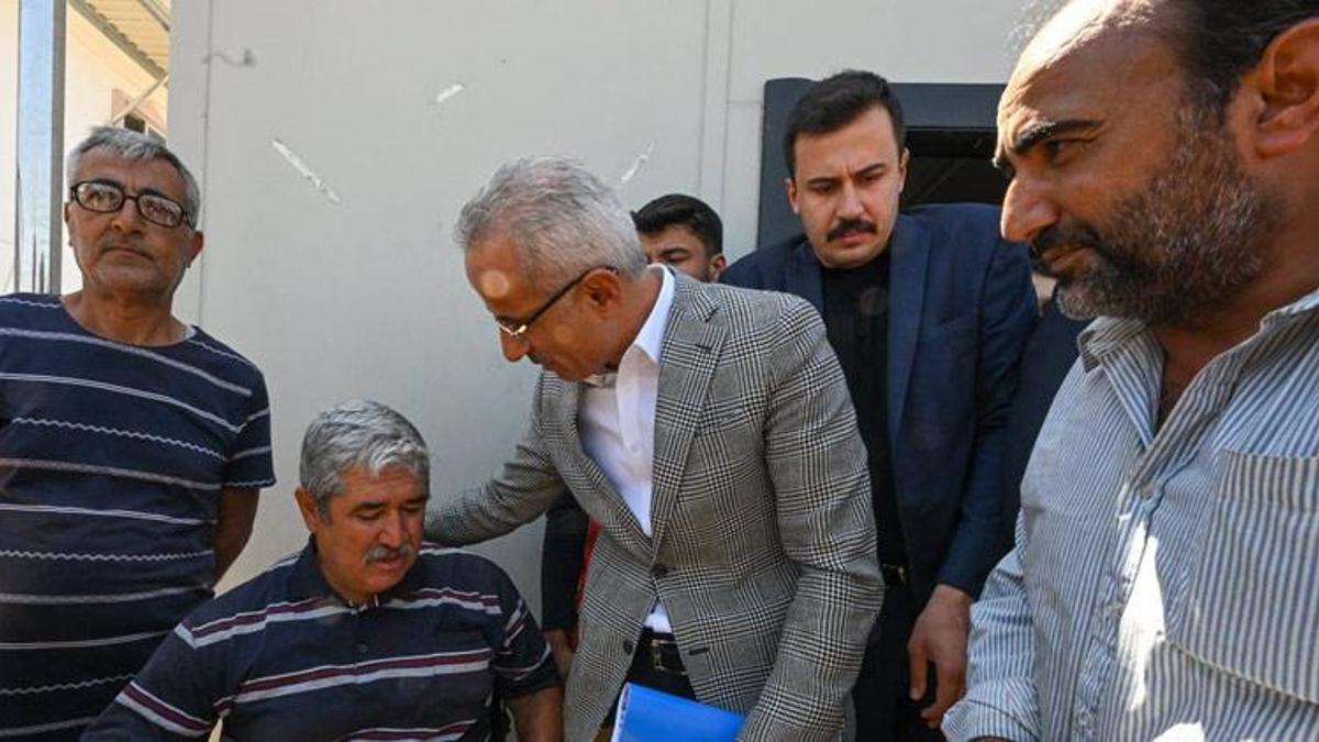 Bakan Uraloğlu açıkladı! 3 bin vagonluk malzeme deprem bölgesinde