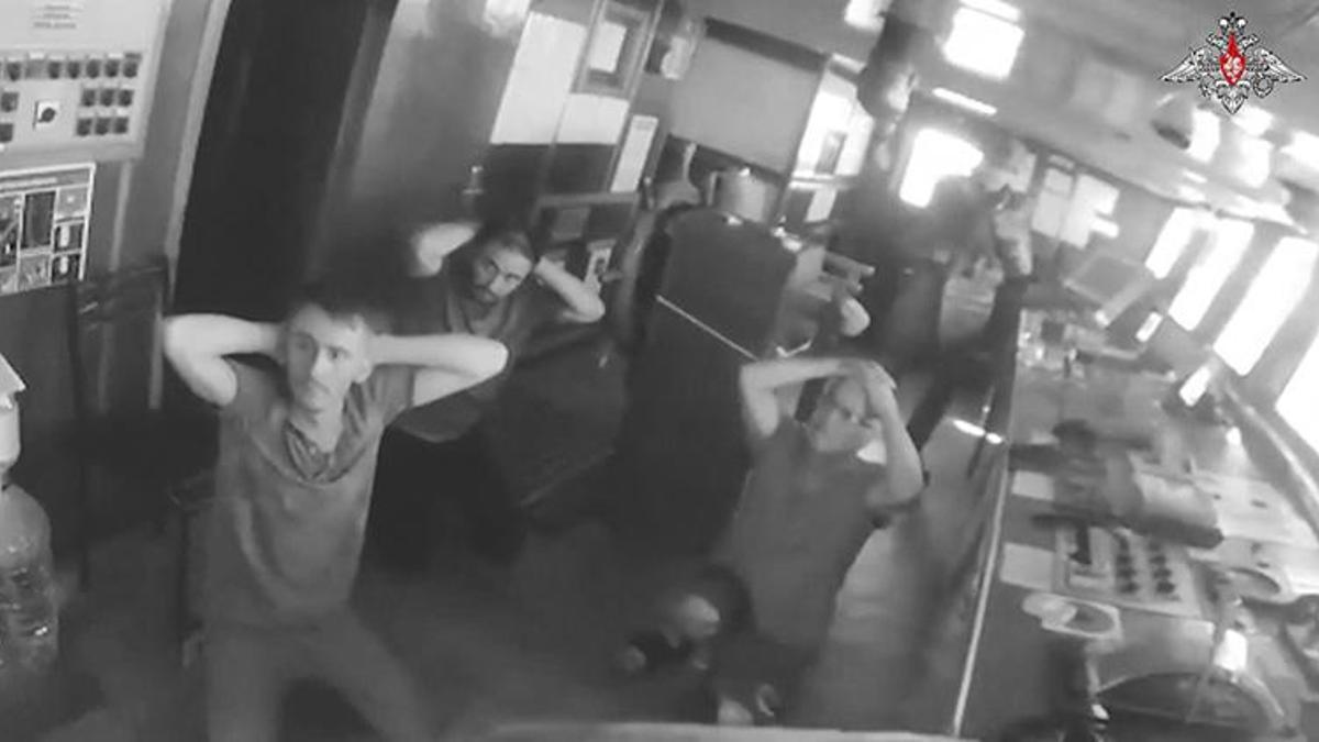 Türk gemisine Rus askerlerden silahlı baskın! Görüntüler ortaya çıktı