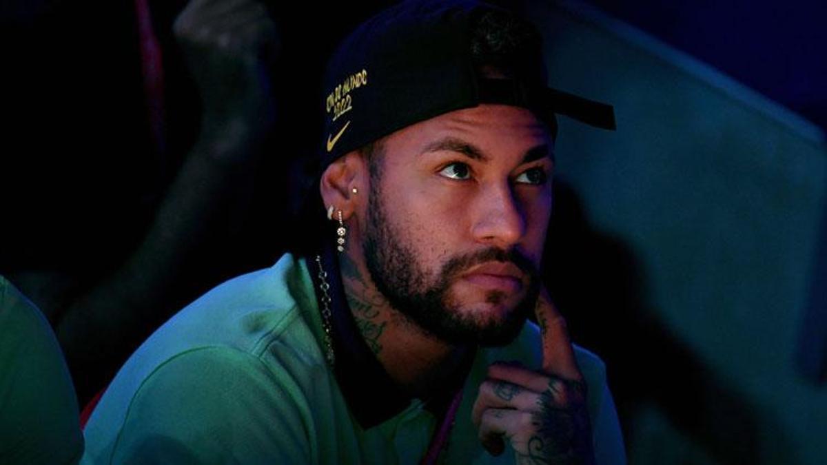 Paris Saint-Germain'den ayrılan Neymar, Al Hilal'e transfer oldu